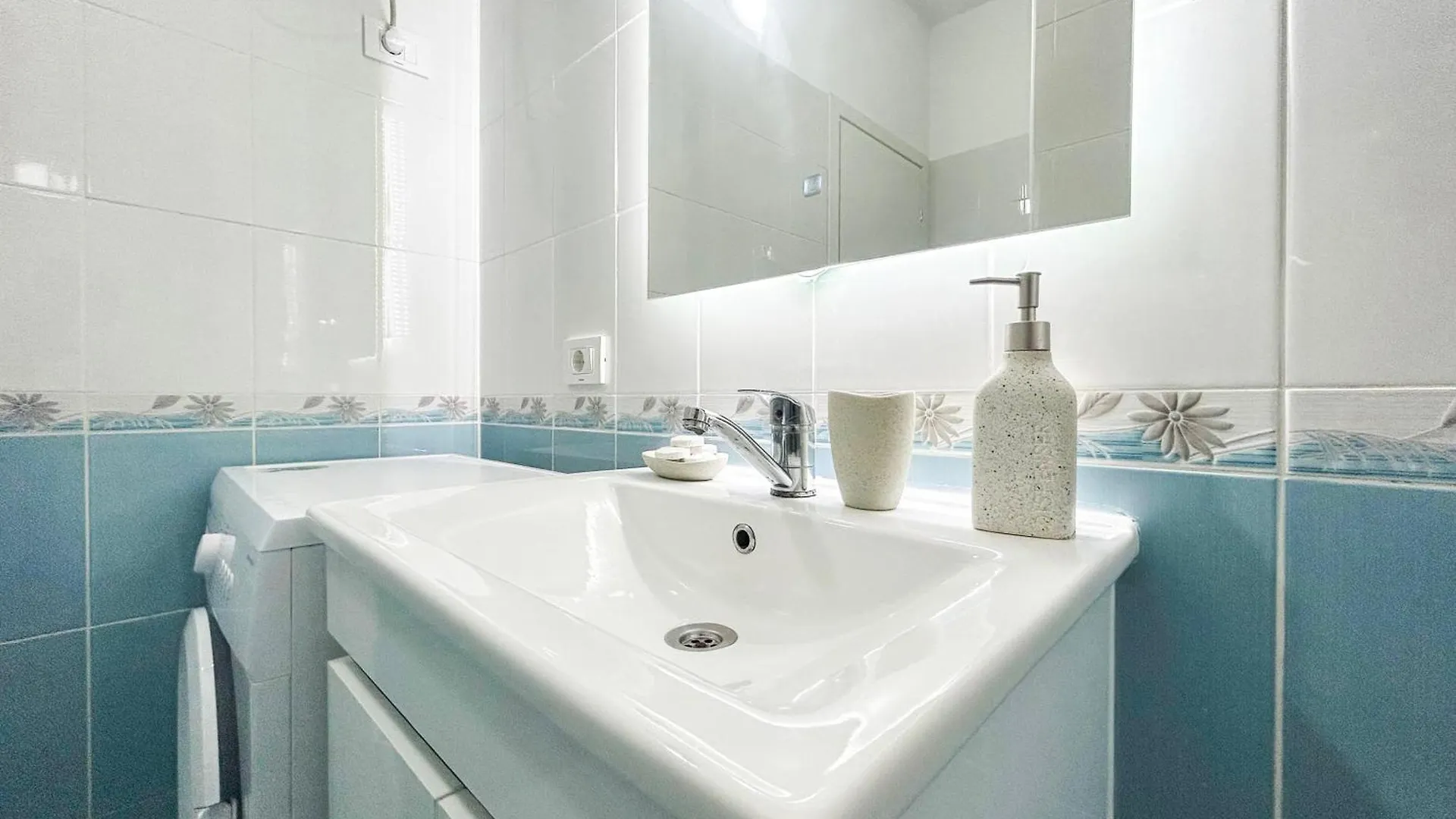 Top Sea View Apartment ドゥラス アルバニア