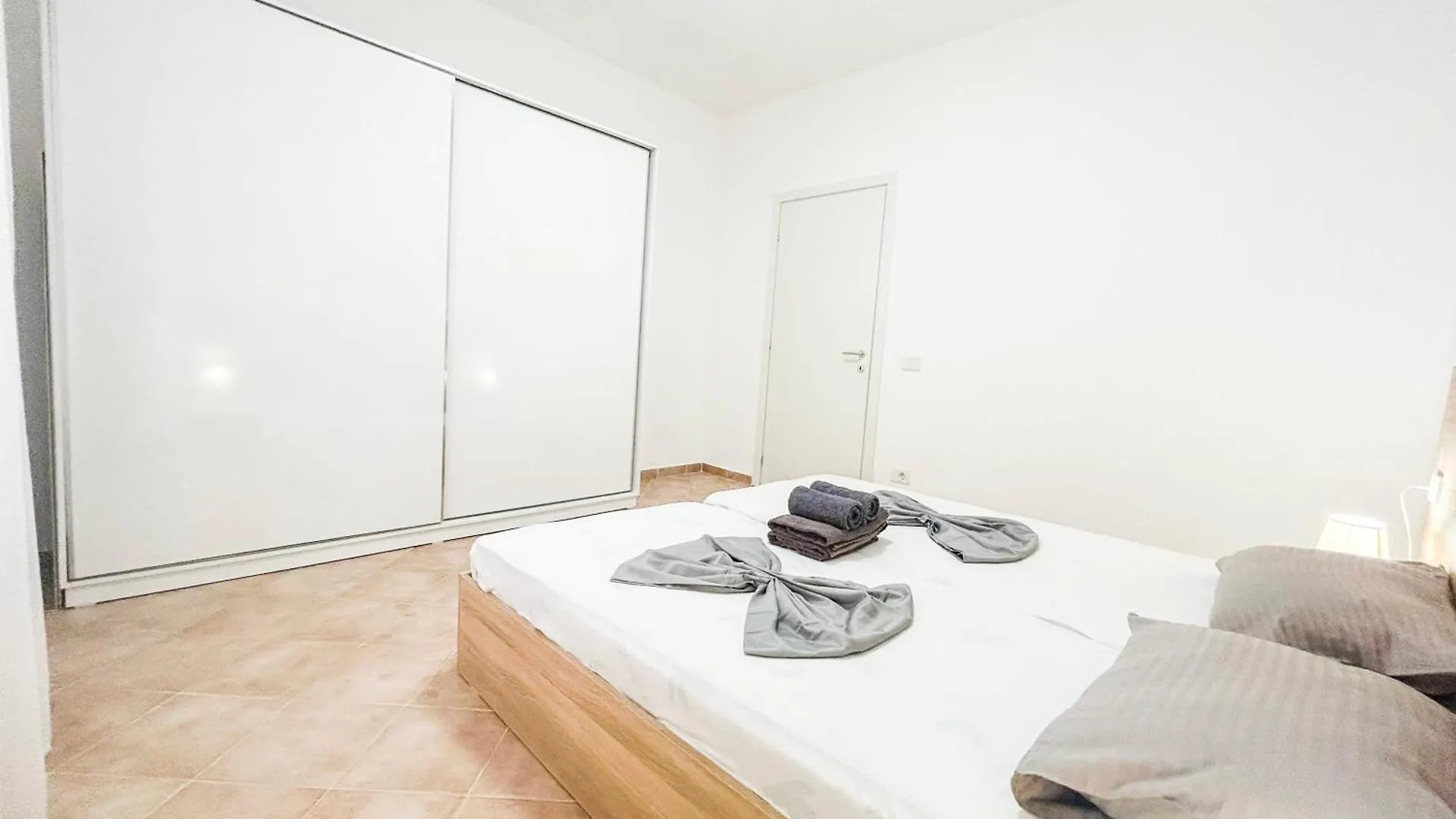 Top Sea View Apartment ドゥラス