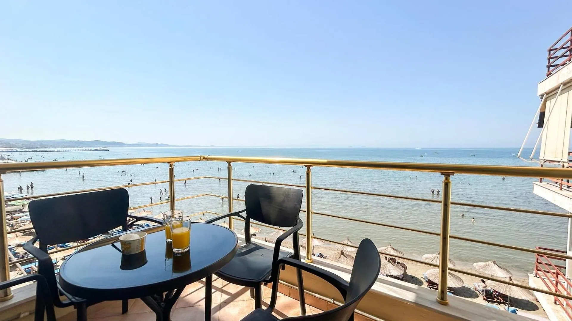 Top Sea View Apartment ドゥラス